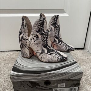 Steve Madden Black and White snakeskin Ankle Boots with Chic Style